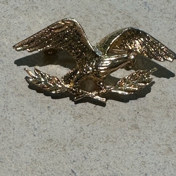 FIRST AMERICAN TITLE INSURANCE Assorted Lapel/Hat Pins. Vintage - Picture 6 of 7